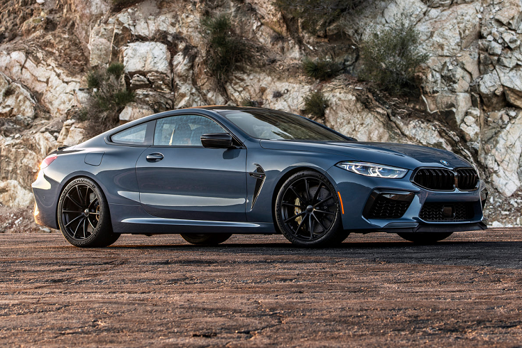 Hãng độ bổ sung thêm bộ mâm Forgeline kích thước 20 inch và lốp hiệu suất cao Michelin Pilot Sport Cup R. Tùy chọn này trị giá 9.200 USD.