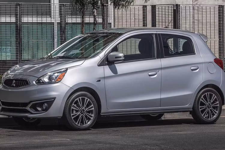 9. Mitsubishi Mirage (25,9%): Mirage nằm ở top rẻ nhất tại Mỹ nhưng vẫn cho thấy sự đáng tiền. Tuy chỉ tăng mức tiền nhỏ nhưng điều đó cũng đủ giúp tỷ lệ phần trăm giá bán xe Mitsubishi Mirage cũ lên mức cao. Hiện mức tăng của dòng hatchback này đạt 2.313 USD, khiến giá bán trung bình của xe ở mức 11.242 USD.