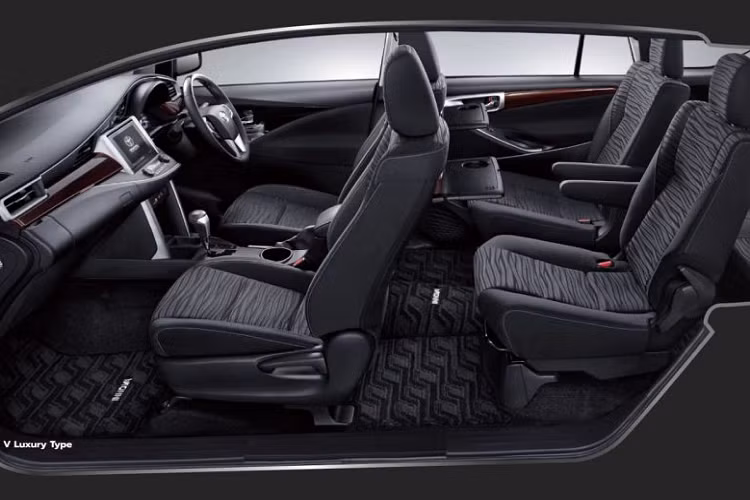 Toyota Innova (hay còn gọi là Innova Crysta, Kijang Innova) ra mắt thị trường lần đầu tiên vào năm 2005 và trở thành một trong những mẫu MPV thành công nhất của Toyota.