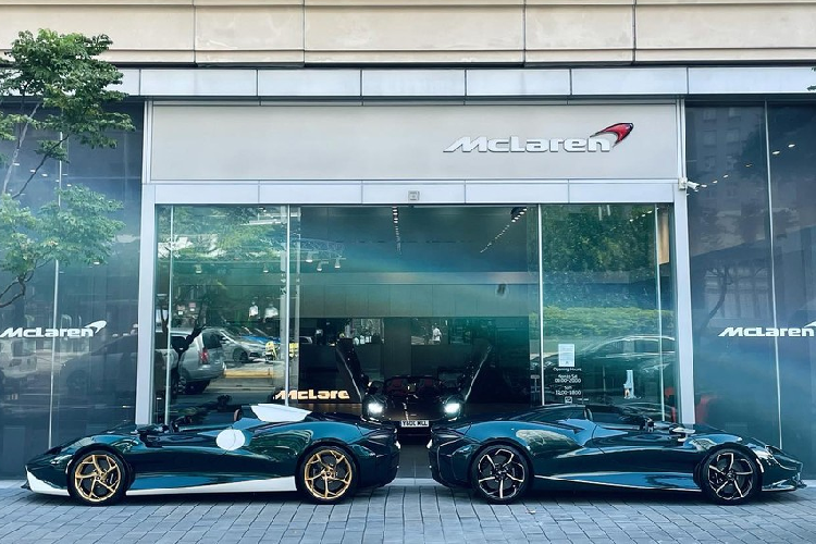 Tuy nhiên, khi khách hàng VIP đã lên tiếng thì McLaren phải nhìn lại vấn đề và một phiên bản McLaren Elva 3 không đã ra đời với điểm yếu kính lái đã được trang bị lại. McLaren Elva bản có kính lái đang rục rịch bàn giao cho các đại gia trên thế giới và 1 tay chơi xe nổi tiếng trong nước cũng đã hé lộ 2 hình ảnh về siêu phẩm McLaren Elva của mình cho thấy, xe có kính chắn gió phía trước, hoàn toàn phù hợp để đăng kiểm. Mức giá bán của xe McLaren Elva được cho chính hãng sẽ lên đến 143 tỷ đồng.