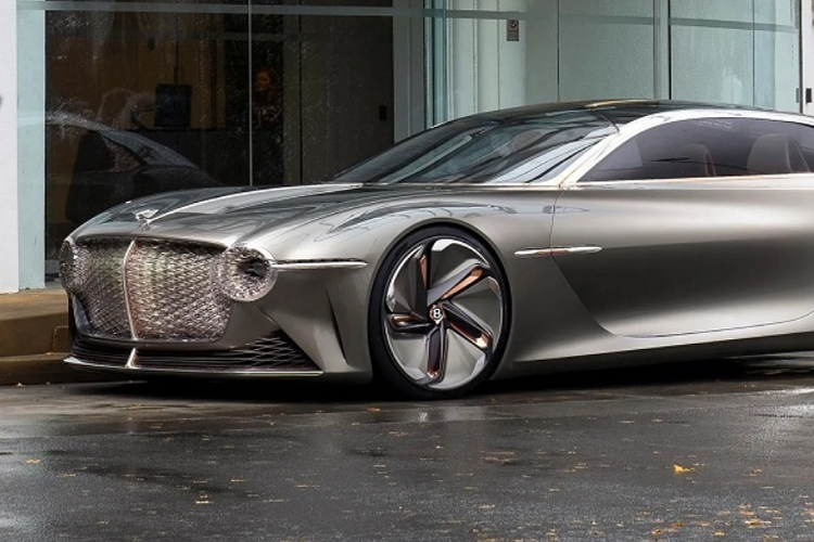 Về mặt thiết kế, mẫu coupe siêu sang Bentley Mulliner có thể sẽ sở hữu diện mạo tương tự như Bacalar, lấy cảm hứng từ bản concept EXP 100 GT được giới thiệu vào năm 2019. Điển hình là cụm đèn pha LED hình bầu dục, lưới tản nhiệt đặc trưng của Bentley, hốc hút gió trung tâm lớn, thân xe cơ bắp cùng cụm đèn hậu LED được vát mỏng. Đây sẽ là dự án đầu tiên được đảm nhiệm bởi Andreas Mindt - người đã tiếp quản vị trí Giám đốc Thiết kế Bentley từ Stephan Sielaff vào hồi đầu năm 2021.