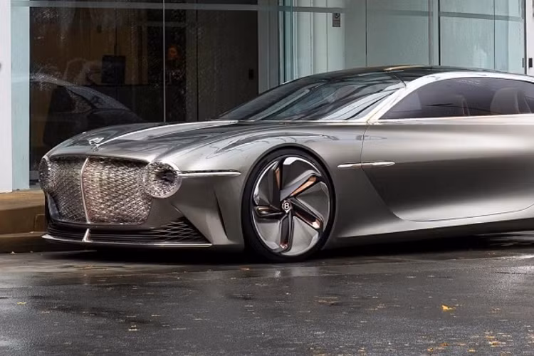 Về mặt thiết kế, mẫu coupe siêu sang Bentley Mulliner có thể sẽ sở hữu diện mạo tương tự như Bacalar, lấy cảm hứng từ bản concept EXP 100 GT được giới thiệu vào năm 2019. Điển hình là cụm đèn pha LED hình bầu dục, lưới tản nhiệt đặc trưng của Bentley, hốc hút gió trung tâm lớn, thân xe cơ bắp cùng cụm đèn hậu LED được vát mỏng. Đây sẽ là dự án đầu tiên được đảm nhiệm bởi Andreas Mindt - người đã tiếp quản vị trí Giám đốc Thiết kế Bentley từ Stephan Sielaff vào hồi đầu năm 2021.