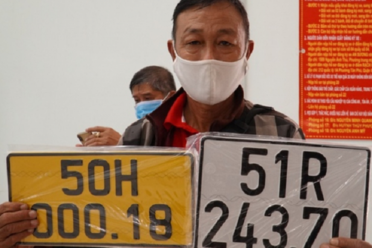 Chu xe kinh doanh khong doi bien so vang bi phat ra sao?