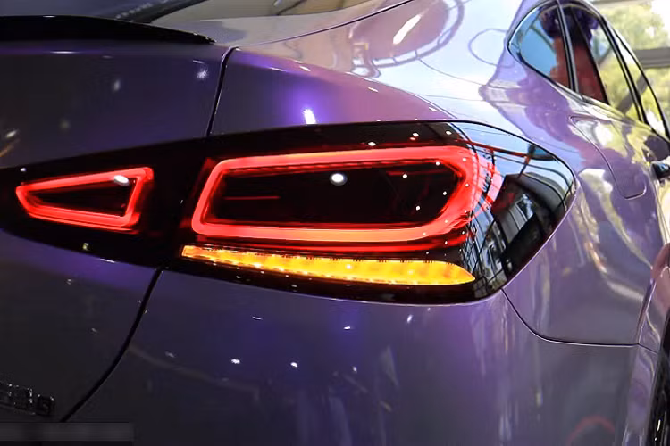 Hiện chưa rõ Lương Bằng Quang có được hỗ trợ chi phí khi mua xe Mercedes-Benz chính hãng theo diện người nổi tiếng hay không, chỉ biết rằng, để sở hữu xe Mercedes-AMG GLE 53 4Matic+ Coupe 2021, khách hàng cần phải bỏ ra số tiền thấp nhất là 5,35 tỷ đồng, mức giá này chưa bao gồm các chi phí lăn bánh.