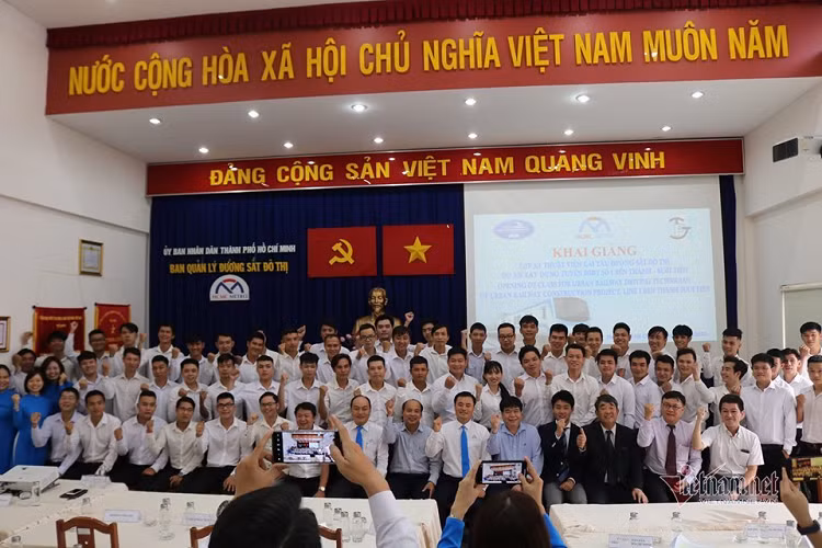 58 hoc vien lai tau metro so 1 o TP.HCM bi dung dao tao