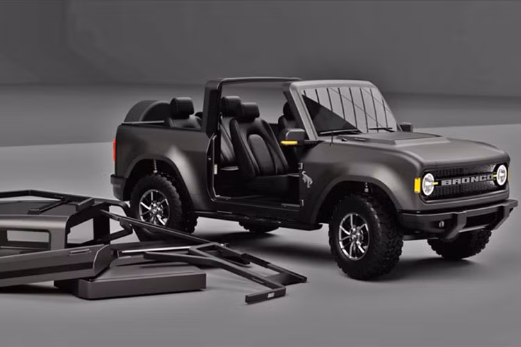 Hennessey lưu ý rằng VelociRaptor 400 Bronco (chế tạo dựa trên bản Wildtrak) vẫn giữ nguyên tất cả các chế độ lái, đồng nghĩa khách hàng sẽ có thể thay đổi giữa các chế độ chạy trên đá, tuyết, cát và đường nhựa theo nhu cầu tình huống.