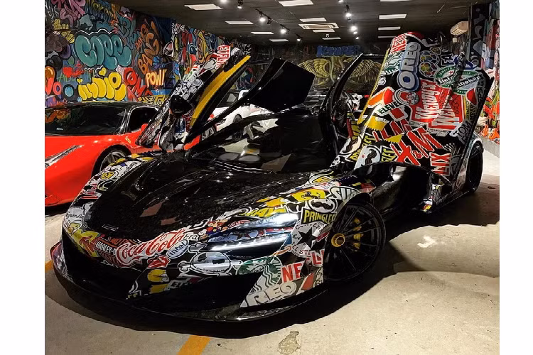 Điều này đã khiến người bán chiếc siêu xe McLaren 720S sốc và được Tống Đông Khuê giải thích là không muốn để bộ áo đó vì quá màu mè. Hiện chiếc siêu xe McLaren 720S độ N-Largo hàng hiếm trên thế giới này của Tống Đông Khuê đã trở về màu sơn nguyên bản là tím cùng với đó là carbon của bản độ N-Largo đến từ Novitec.