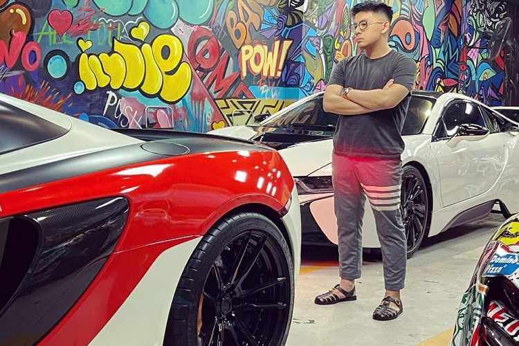 Những tin tức này nhanh chóng lột đến tai của một CEO trẻ tuổi ở trong Nam và người này đã nhanh chóng đến nơi bán chiếc siêu xe McLaren 720S độ N-Largo có một không hai tại dải đất hình chữ S để nhìn ngắm và sau đó đã "chốt đơn".