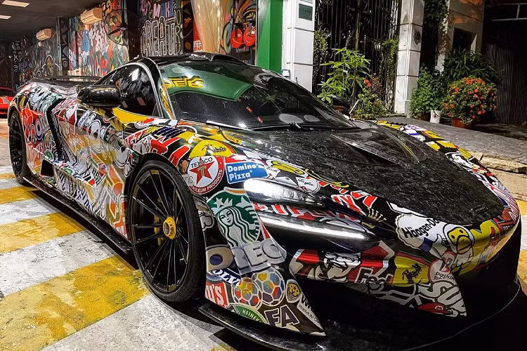 Novitec không can thiệp vào hiệu suất của siêu xe McLaren 720S N-Largo, vì thế, xe vẫn được trang bị khối động cơ V8, tăng áp kép, dung tích 4.0L nhưng tạo ra công suất tối đa lên đến 720 mã lực tại vòng tua máy 7.000 vòng/phút và mô-men xoắn cực đại 770 Nm tại vòng tua máy 5.500 vòng/phút. Giá siêu xe McLaren 720S tại Việt Nam khi mới về nước được các đại lý tư nhân chào bán khoảng hơn 20 tỷ đồng.