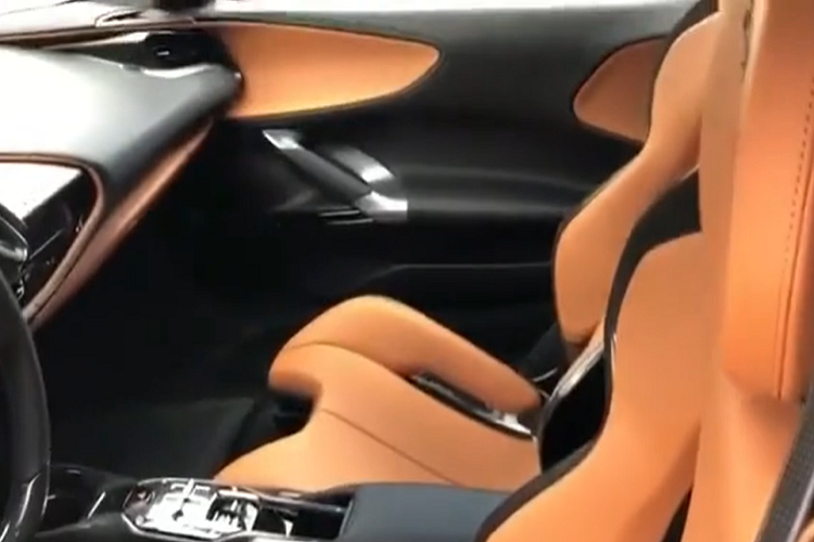 Người bán chiếc siêu xe Ferrari SF90 Stradale cho doanh nhân Đức Huy còn cho biết cậu cả này đam mê và hiểu xe còn hơn cả bố. Thông tin này khiến cộng đồng mạng thích thú và cho rằng cùng với Subeo, con trai của Cường Đô la, đây có thể là những cậu cả trong tương lai sẽ mang về Việt Nam nhiều siêu xe đỉnh cao không kém gì bố mình.