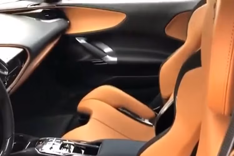 Người bán chiếc siêu xe Ferrari SF90 Stradale cho doanh nhân Đức Huy còn cho biết cậu cả này đam mê và hiểu xe còn hơn cả bố. Thông tin này khiến cộng đồng mạng thích thú và cho rằng cùng với Subeo, con trai của Cường Đô la, đây có thể là những cậu cả trong tương lai sẽ mang về Việt Nam nhiều siêu xe đỉnh cao không kém gì bố mình.