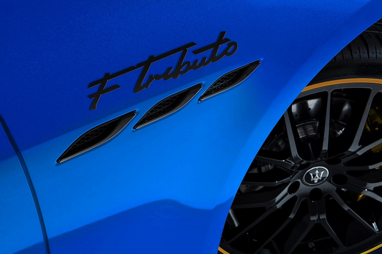 Rosso Tributo cũng đồng thời là nước sơn đại diện tượng trưng cho chất thể thao Ý. Trong khi đó, Azzurro Tributo lại gợi nhớ đến màu xanh lam của thành phố Modena - quê hương của Maserati.