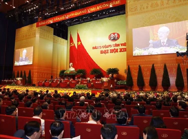 Cong dong nguoi Viet tai Lao gui gam niem tin vao Dang