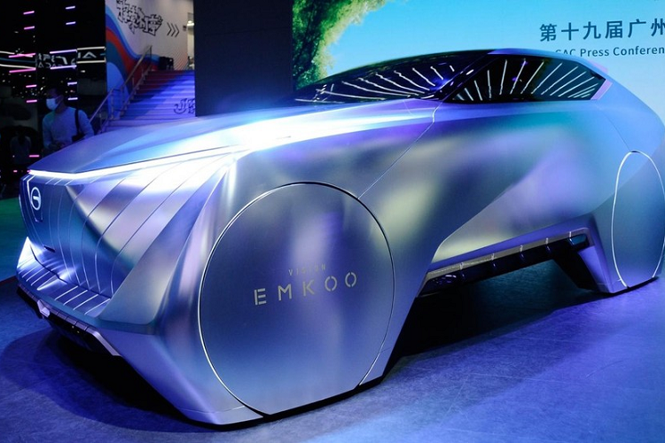Ra mắt tại Triển lãm Ô tô Quảng Châu 2021, Trumpchi Vision Emkoo Concept chạy điện mang vai trò cho xem trước một mẫu xe sản xuất sẽ chính thức ra mắt vào năm sau, cho dù thiết kế cuối cùng sẽ kết hợp ý tưởng và sự phản hồi của khách hàng. Không cần phải nói, Vision Emkoo rõ ràng là một mẫu concept độc đáo vô cùng, tạo nên sự khác biệt với mọi thứ khác trong dòng sản phẩm Trumpchi, với ngôn ngữ thiết kế của riêng nó.