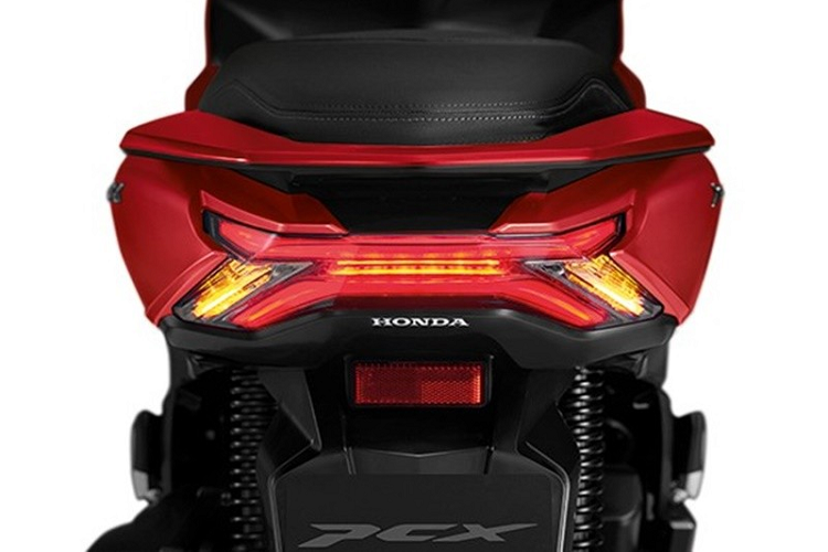 Được định vị là xe ga ở phân khúc cận cao cấp nên Honda PCX 160 còn được trang bị các tính năng an toàn như hệ thống kiểm soát lực xoắn HSTC, đèn báo hiệu dừng khẩn cấp và hệ thống chống bó cứng phanh ABS ở bánh trước.