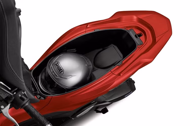 Hiện tại Honda Việt Nam đã không còn kinh doanh sản phẩm PCX 150 cũ, nhưng hãng cũng chưa đưa mẫu PCX 160 về thay thế.