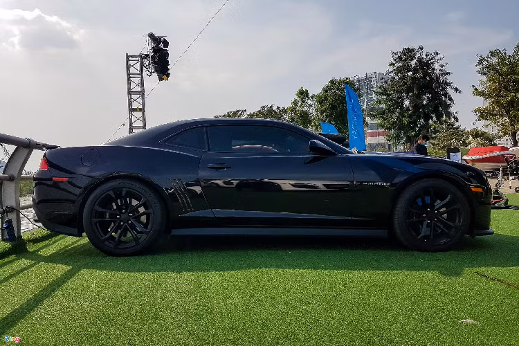 Camaro ZL1 nguyên bản sở hữu khối động cơ V8 siêu nạp supercharged LSA dung tích 6.2L, sản sinh công suất cực đại 580 mã lực và mô-men xoắn tối đa 754 Nm. Đi kèm với đó là hộp số sàn 6 cấp TR-6060 do Tremec sản xuất. Tuy nhiên, chiếc xe này nhận được gói độ đến từ West Bend Dyno Tuning LLC, cho công suất tối đa lên đến 750 mã lực.