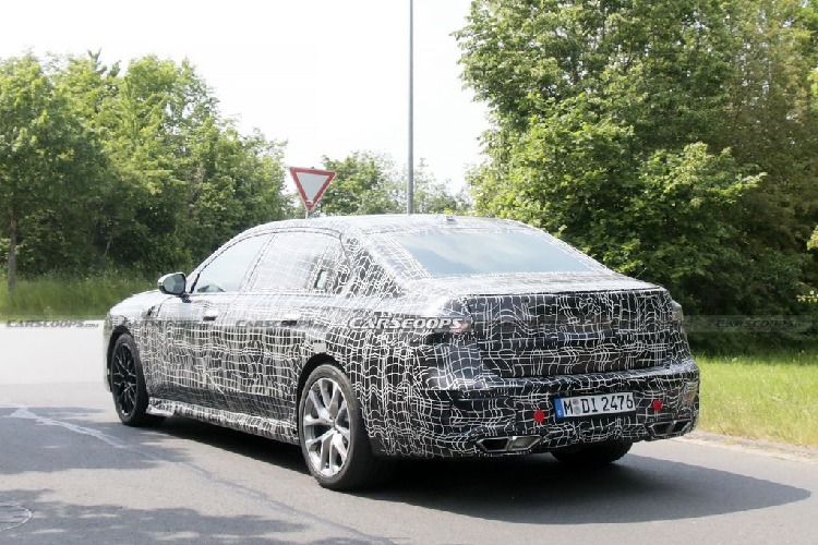 Có một điều khá đáng tiếc là trên mẫu xe sedan hạng sang BMW 7-Series thế hệ mới có thể sẽ loại bỏ đi phiên bản cao nhất là 760Li. Đồng nghĩa với việc trang bị động cơ V12 cũng sẽ không còn.