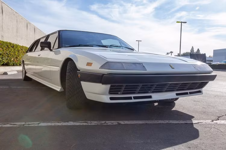 Ferrari 400 là một dòng xe GT được sản xuất từ năm 1972 đến 1989. Dòng sản phẩm đó bao gồm 365 GT4, 400, 400i, and 412. Chiếc limousine này được chế tạo dựa trên 400i, mẫu xe được Ferrari thay đổi bộ chế hòa khí với hệ thống phun nhiên liệu vào năm 1979. Trang bị động cơ V12 dung tích 4.8 lít, 400i được duy trì sản xuất cho tới năm 1985, khi nó được thay thế bởi mẫu 412.