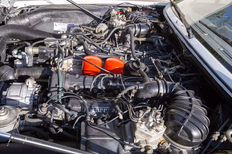 Chiếc Ferrari 400i độc nhất vô nhị mới đây đã được rao bán đấu giá trên internet và sang tay một người chủ mới với giá 20.000 USD (khoảng 455 triệu đồng).