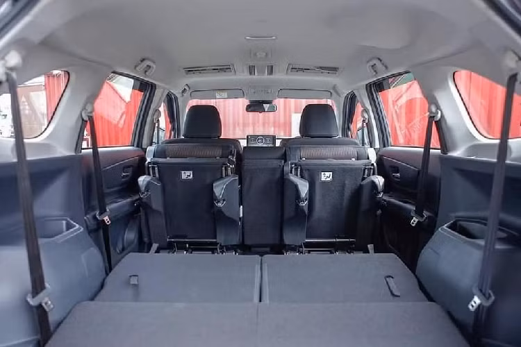 Tại thị trường Indonesia, Toyota Avanza 2022 được chia thành 4 bản trang bị, bao gồm 1.3E tiêu chuẩn, 1.5G, 1.5E và 1.5G CVT TSS.