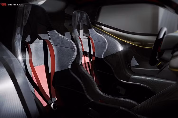 Về mặt hiệu suất, GT-Pista được trang bị động cơ tăng áp 4 xi-lanh dung tích 2.0 lít đặt vị trí dọc, sản sinh công suất từ 320-400 mã lực và 450 Nm mô-men xoắn cực đại. Số mã lực được truyền tới bánh sau thông qua hộp số tuần tự 6 cấp và với sự hỗ trợ của bộ vi sai tự khóa, cho phép gia tốc từ 0-100 km/h trong khoảng 4 giây.