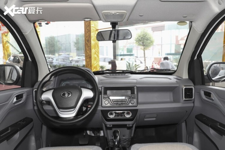 Nhà sản xuất có cung cấp hai phiên bản tiêu chuẩn mang tên Hero và cao cấp hơn mang tên Alliance với giá 31.800 nhân dân tệ (tương đương 113 triệu đồng), nhưng thực tế thì hai bản này không có mấy điểm khác biệt.