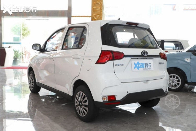 Giống như nhiều đối thủ cạnh tranh khác, khung gầm Lingbao Coco chạy điện được chế tạo để tối thiểu hóa chi phí và tối đa hóa không gian cho cụm pin và khoang hành khách. 