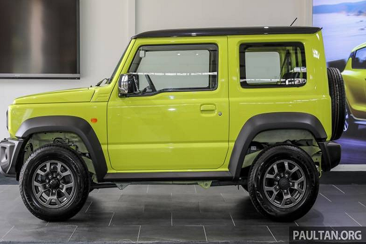 Hiện Suzuki Jimny 2021 hiện đã có mặt tại khá nhiều thị trường Đông Nam Á như Malaysia, Thái Lan, Indonesia, Singapore và Philippines. Mẫu SUV này cũng từng được đồn sẽ về Việt Nam nhưng hiện vẫn "mất hút". Vào hồi tháng 6 năm nay, hãng Suzuki đã khẳng định vẫn chưa có kế hoạch phân phối Jimny ở Việt Nam.