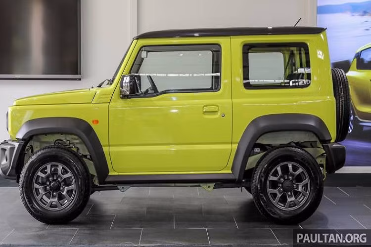 Hiện Suzuki Jimny 2021 hiện đã có mặt tại khá nhiều thị trường Đông Nam Á như Malaysia, Thái Lan, Indonesia, Singapore và Philippines. Mẫu SUV này cũng từng được đồn sẽ về Việt Nam nhưng hiện vẫn "mất hút". Vào hồi tháng 6 năm nay, hãng Suzuki đã khẳng định vẫn chưa có kế hoạch phân phối Jimny ở Việt Nam.