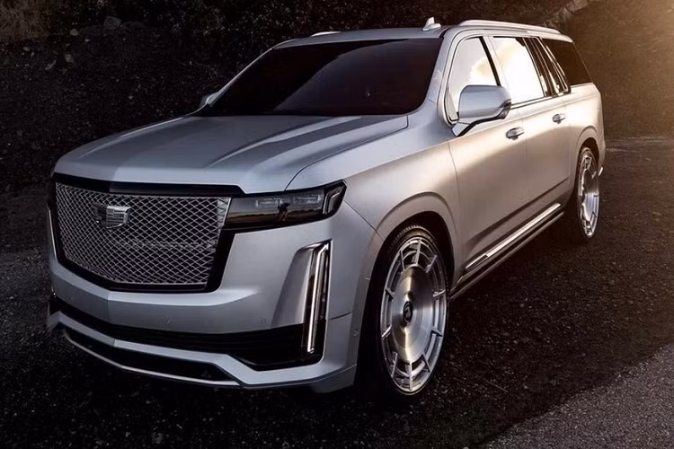 Đầu tiên là động cơ xăng V8, dung tích 6,2 lít, tạo ra công suất tối đa 420 mã lực và mô-men xoắn cực đại 623 Nm. Thứ hai là động cơ diesel 6 xi-lanh thẳng hàng, tăng áp, dung tích 3.0 lít với công suất tối đa 277 mã lực và mô-men xoắn cực đại 623 Nm. Cả hai đồng hành với hộp số tự động 10 cấp và có khóa vi sai chống trượt điện tử trên cầu sau. Cũng chưa rõ cô Kim "siêu vòng ba" đã chi bao nhiêu tiền cho chiếc Cadillac Escalade độ của mình. Chỉ biết rằng, giá xe Cadillac Escalade ESV 2021 tại Mỹ khởi điểm từ 80.490 USD (khoảng 1,88 tỷ đồng).