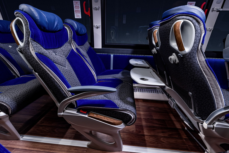 Theo tiêu chuẩn, Tourrider Business được trang bị ghế Mercedes Benz Travel Star Eco và Tourrider Premium sở hữu ghế Travel Star Xtra - loại ghế tốt nhất của hãng xe Đức.