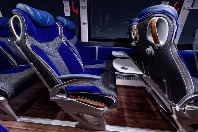 Theo tiêu chuẩn, Tourrider Business được trang bị ghế Mercedes Benz Travel Star Eco và Tourrider Premium sở hữu ghế Travel Star Xtra - loại ghế tốt nhất của hãng xe Đức.