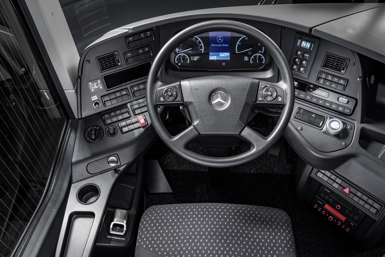 Hệ thống hoạt động dựa trên radar có khả năng phát hiện người đi bộ và đưa ra cảnh báo tới lái xe về các đối tượng đang chuyển động, chẳng hạn người đi bộ hoặc người đi xe đạp hoặc các vật thể đứng yên.