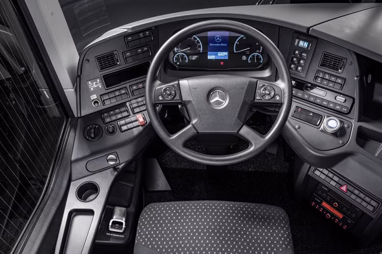 Hệ thống hoạt động dựa trên radar có khả năng phát hiện người đi bộ và đưa ra cảnh báo tới lái xe về các đối tượng đang chuyển động, chẳng hạn người đi bộ hoặc người đi xe đạp hoặc các vật thể đứng yên.