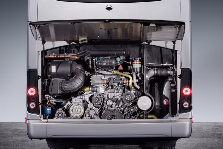 Hệ thống kiểm soát hành trình dẫn đường bằng radar có tính năng phanh tự động khẩn cấp khi xe buýt đang di chuyển.