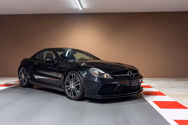 Ngoài dàn Ferrari, tay đua này còn bán đi chiếc Mercedes-Benz SL 65 AMG Black Series 2009, Mercedes-Benz SLS AMG 2010 và chiếc BMW Z8 2002. Trong đó, chiếc SL 65 AMG Black Series là phần quà mà Vettel tự thưởng khi giành chiến thắng chặng Abu Dhabi năm 2009. Theo ước tính, dàn xe này có tổng giá trị khoảng 10 triệu USD.