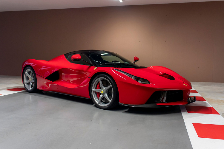 Ba chiếc xe có giá trị nhất được Vettel bán đi là Ferrari LaFerrari đời 2016, Enzo 2004 và F50 1996. Chiếc Enzo và LaFerrari đã tìm được chủ mới sau khi về đến đại lý Tom Hartley Jnr. LaFerrari là chiếc Ferrari được săn đón nhất hiện nay khi hãng siêu xe Italy chỉ sản xuất 500 chiếc bản coupe và 210 chiếc bản mui trần Aperta.
