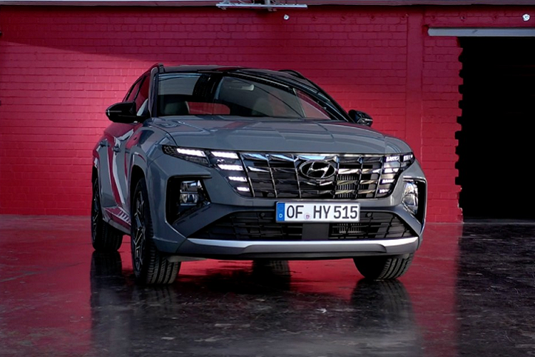 Hyundai Tucson 2021 phiên bản thể thao N Line đã lần đầu tiên được giới thiệu vào hồi tháng 1 đầu năm nay. Sau nửa năm, hãng Hyundai mới công bố giá bán của mẫu crossover cỡ C này. Theo đó, tại thị trường Hàn Quốc, giá xe Hyundai Tucson N Line 2021 có giá dao động từ 32,6 - 36,77 triệu Won (khoảng 655 - 738 triệu đồng).