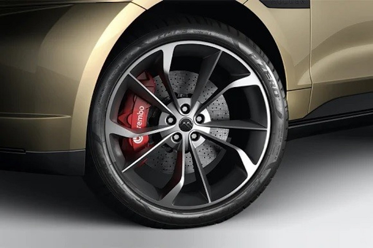 Mẫu xe này cũng được tuyên bố là có cự li di chuyển khoảng 520 km khi sạc đầy pin, và công ty cho biết khách hàng có thể mong đợi khả năng sạc nhanh, sẽ cung cấp 80% mức sạc trong 21 phút.