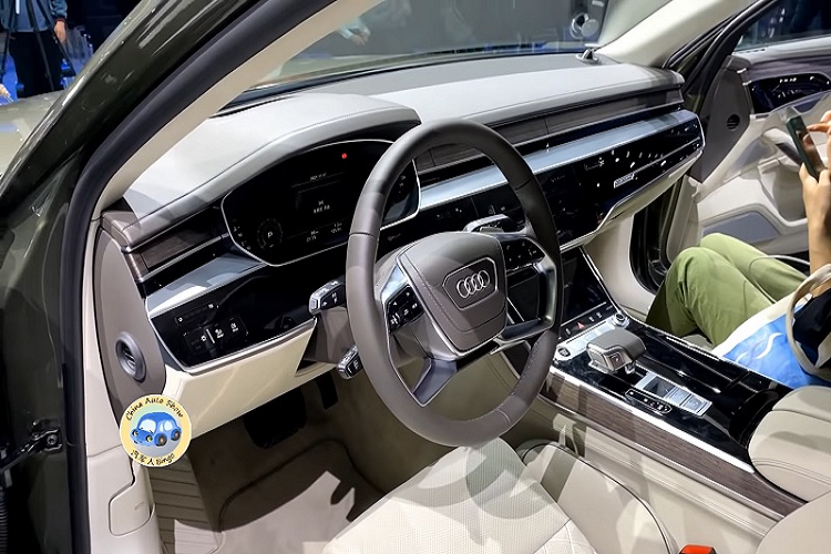 Về sức mạnh, Audi A8 L Horch chỉ được trang bị động cơ tăng áp V6 3.0L kết hợp cùng hệ thống mild-hybrid 48V sản sinh tổng công suất 340 mã lực và momen xoắn cực đại 500 Nm. Đi kèm là hộp số tự động 8 cấp và hệ dẫn động 4 bánh toàn thời gian. Khá bất ngờ khi một mẫu xe đầu bảng mới của Audi như A8 L Horch lại không có sẵn với cấu hình động cơ V8 lớn nhất hiện có.