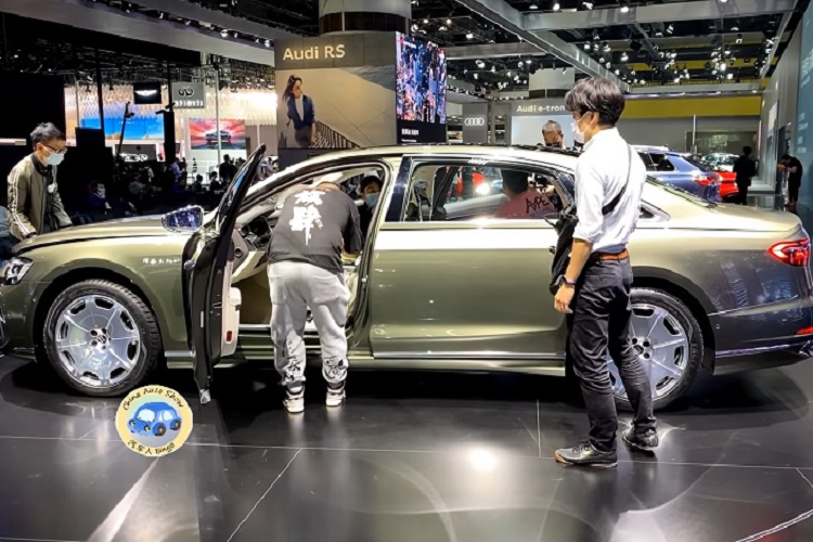 Hiện Audi A8 L Horch hoàn toàn mới sẽ chỉ được phân phối độc quyền dành cho thị trường Trung Quốc. Điều này có nghĩa là dù có “trót” dành tình yêu cho A8 L Horch thì các đại gia ở khu vực khác như châu Âu hay châu Mỹ đều không có cách nào sở hữu. Audi cũng chưa cho biết kế hoạch phân phối A8 L Horch tại các thị trường khác trong tương lai.