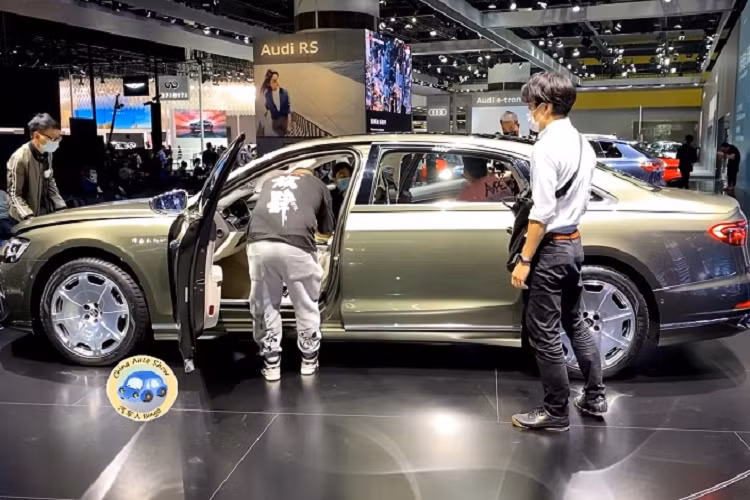 Hiện Audi A8 L Horch hoàn toàn mới sẽ chỉ được phân phối độc quyền dành cho thị trường Trung Quốc. Điều này có nghĩa là dù có “trót” dành tình yêu cho A8 L Horch thì các đại gia ở khu vực khác như châu Âu hay châu Mỹ đều không có cách nào sở hữu. Audi cũng chưa cho biết kế hoạch phân phối A8 L Horch tại các thị trường khác trong tương lai.