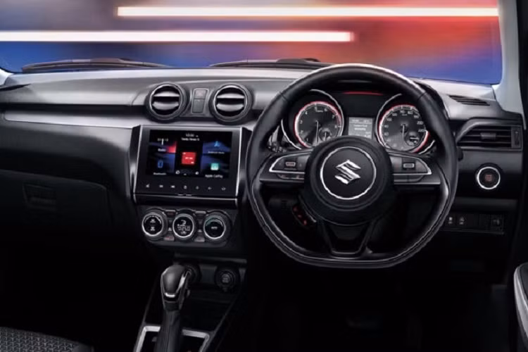 Những trang bị đáng chú ý khác của Suzuki Swift 2021 tại Thái Lan bao gồm điều hòa tự động, nút bấm khởi động máy và mở cửa không cần chìa khóa tự động ở mọi bản. Nằm bên dưới nắp ca-pô của Suzuki Swift 2021 tại Thái Lan là khối động cơ xăng 4 xi-lanh, dung tích 1.2L như bản cũ. Động cơ này tạo ra công suất tối đa 82 mã lực và mô-men xoắn cực đại 108 Nm.