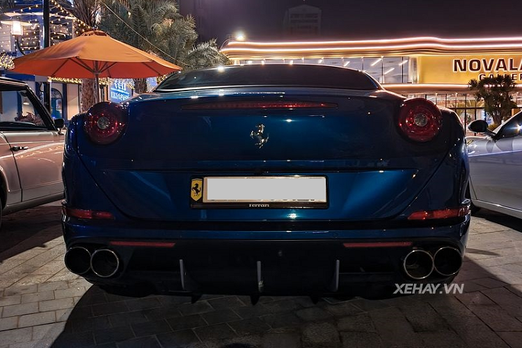 Gần đây nhất, California T của Đặng Lê Nguyên Vũ cũng có dịp được "tái xuất" trong chuyến đi ngắn ngày của đoàn xe VietRally. Trải qua nhiều năm lăn bánh trên đường phố Việt Nam, siêu xe Ý vẫn giữ được vẻ đẹp bóng bẩy và cuốn hút.