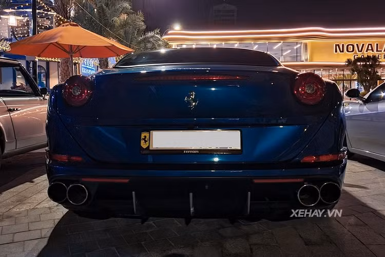 Gần đây nhất, California T của Đặng Lê Nguyên Vũ cũng có dịp được "tái xuất" trong chuyến đi ngắn ngày của đoàn xe VietRally. Trải qua nhiều năm lăn bánh trên đường phố Việt Nam, siêu xe Ý vẫn giữ được vẻ đẹp bóng bẩy và cuốn hút.