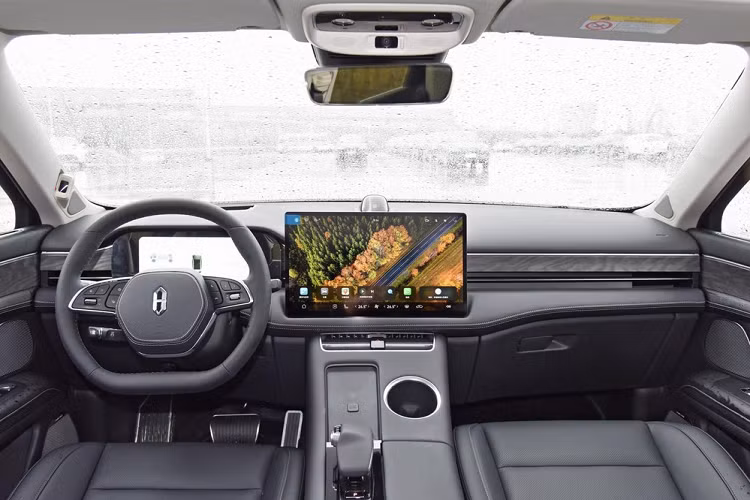 M5 là mẫu xe đầu tiên dưới cái tên Aito, viết tắt cho cụm từ có nghĩa "bổ sung trí thông minh cho ôtô." Việc giao hàng của M5 dự kiến sẽ bắt đầu vào cuối tháng 2/221 sau dịp Tết Nguyên Đán này.