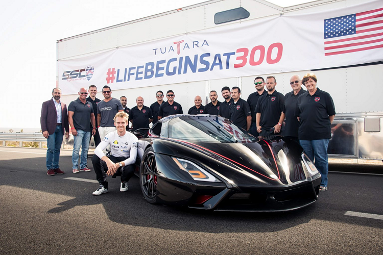 Năm nay, SSC Tuatara đã bất ngờ vượt qua cột mốc 500 km/h tuy nhiên kỷ lục đó nhanh chóng được đem ra phân tích với nhiều điểm vô lý khiến hãng phải sắp xếp một buổi chạy lại. Đối thủ của SSC Tuatara, chiếc Hennessey Venom F5 bản thương mại cũng đã ra mắt với công suất cực đại 1.817 mã lực và dự kiến có được tốc độ tối đa đạt hơn 500 km/h. Những mẫu xe này cùng những chiếc xe điện như Lotus Evija, Pininfarina Battista,… sẽ bắt đầu chinh phục những kỷ lục mới cũng như những kỷ lục mà Bugatti và Koenigsegg đã lập nên.