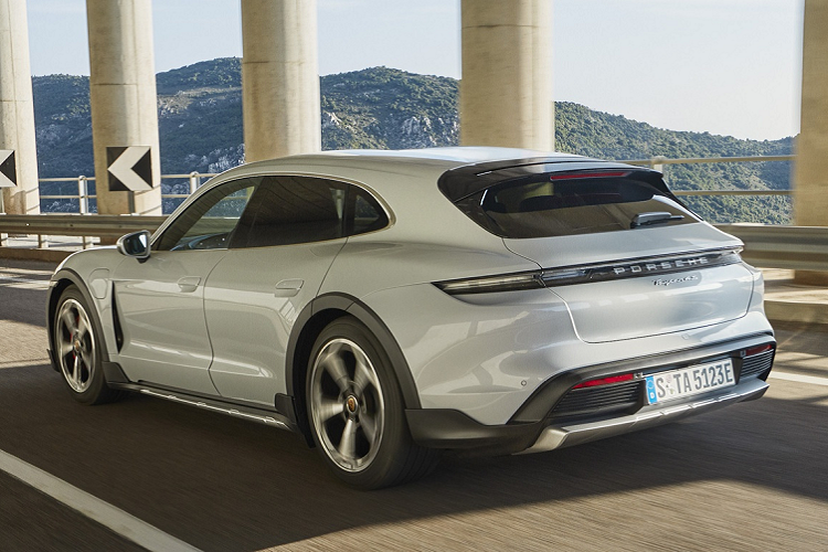 Hệ thống pin điện hiệu suất cao Performance Battery Plus 93,4 kWh sẽ được trang bị tiêu chuẩn trên phiên bản 4S, Turbo và Turbo S. Khả năng di chuyển xa nhất khi được sạc đầy của cả 3 xe lần lượt là 452 km, 452 km và 419 km.