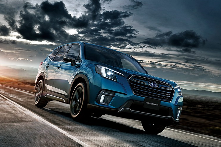 Về trang bị, Subaru Forester 2022 bản Touring và X-Break đi kèm vành hợp kim 17 inch. Loại dùng cho 2 bản Sport và Advance là 18 inch. Thêm vào đó là đèn pha LED với tính năng chiếu sáng theo góc đánh lái, ghế bọc nỉ hoặc da và cửa sổ trời chỉnh điện.